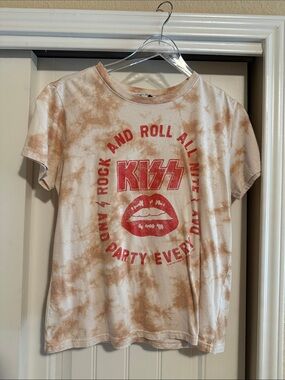 Kiss Tie-Dye Tee with Red Logo - Cream & Light Brown